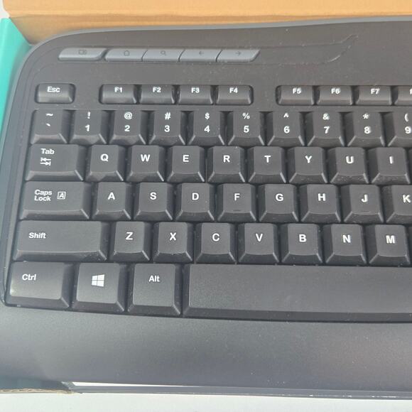 Logitech mk320 Wireless Full Keyboard & Mouse Combo with USB Receiver - Picture 5 of 14